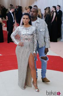 Kim Kardashian feet photo thumbnail