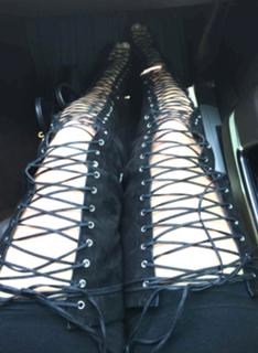 Kim Kardashian feet photo thumbnail