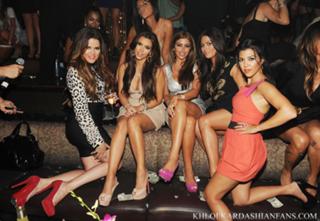 Kim Kardashian feet photo thumbnail