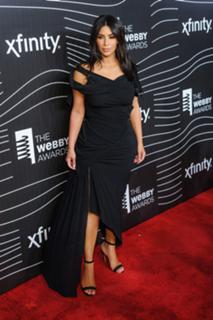 Kim Kardashian feet photo thumbnail