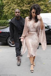 Kim Kardashian feet photo thumbnail
