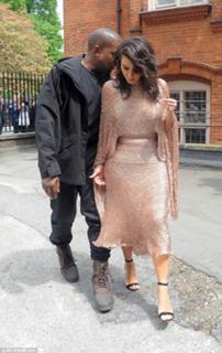 Kim Kardashian feet photo thumbnail