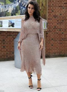 Kim Kardashian feet photo thumbnail