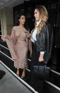 Kim Kardashian feet photo thumbnail