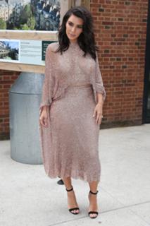 Kim Kardashian feet photo thumbnail