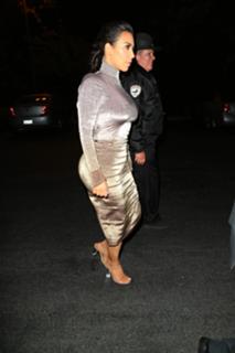 Kim Kardashian feet photo thumbnail