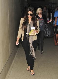 Kim Kardashian feet photo thumbnail