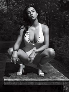 Kim Kardashian feet photo thumbnail