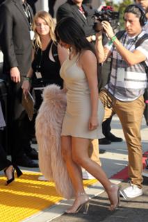 Kim Kardashian feet photo thumbnail