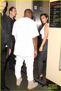 Kim Kardashian feet photo thumbnail