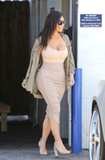 Kim Kardashian feet photo thumbnail