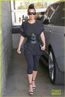 Kim Kardashian feet photo thumbnail