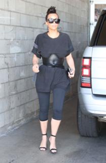 Kim Kardashian feet photo thumbnail