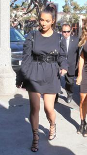 Kim Kardashian feet photo thumbnail