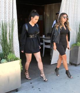 Kim Kardashian feet photo thumbnail