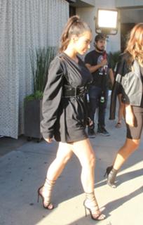 Kim Kardashian feet photo thumbnail