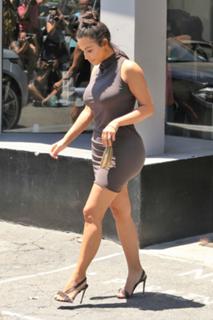 Kim Kardashian feet photo thumbnail