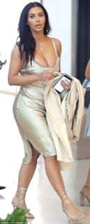Kim Kardashian feet photo thumbnail