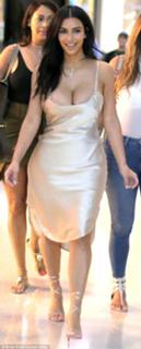 Kim Kardashian feet photo thumbnail