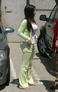 Kim Kardashian feet photo thumbnail