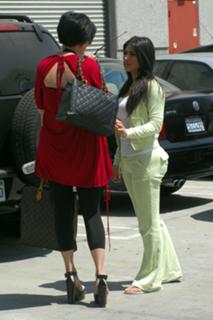 Kim Kardashian feet photo thumbnail