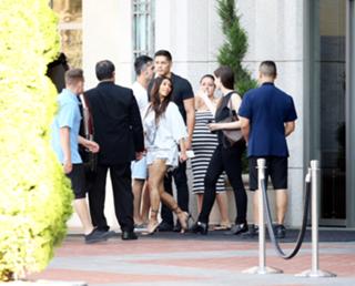 Kim Kardashian feet photo thumbnail