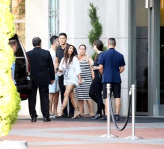 Kim Kardashian feet photo thumbnail