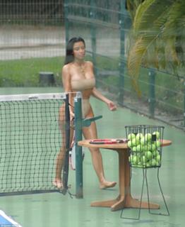 Kim Kardashian feet photo thumbnail