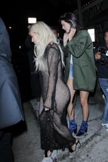 Kim Kardashian feet photo thumbnail