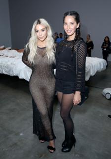 Kim Kardashian feet photo thumbnail