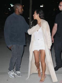 Kim Kardashian feet photo thumbnail