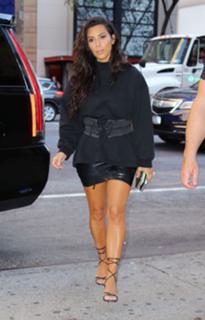 Kim Kardashian feet photo thumbnail