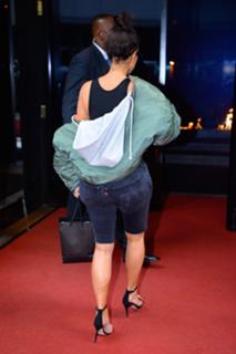 Kim Kardashian feet photo thumbnail