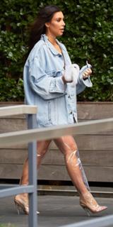 Kim Kardashian feet photo thumbnail