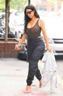 Kim Kardashian feet photo thumbnail