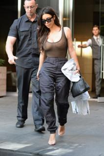 Kim Kardashian feet photo thumbnail