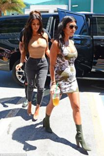 Kim Kardashian feet photo thumbnail