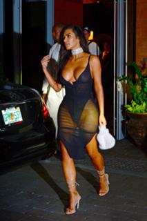 Kim Kardashian feet photo thumbnail