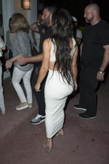 Kim Kardashian feet photo thumbnail