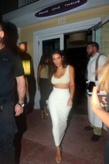 Kim Kardashian feet photo thumbnail