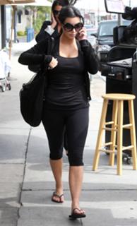 Kim Kardashian feet photo thumbnail