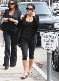 Kim Kardashian feet photo thumbnail