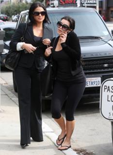 Kim Kardashian feet photo thumbnail