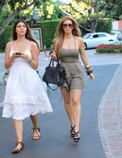 Kim Kardashian feet photo thumbnail