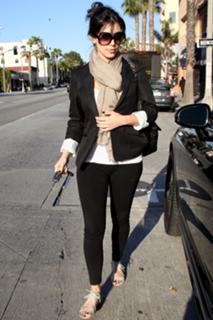 Kim Kardashian feet photo thumbnail