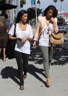 Kim Kardashian feet photo thumbnail
