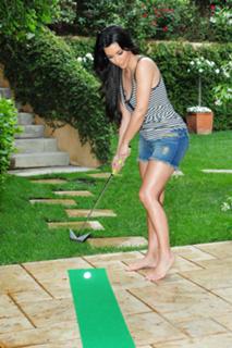 Kim Kardashian feet photo thumbnail