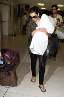 Kim Kardashian feet photo thumbnail