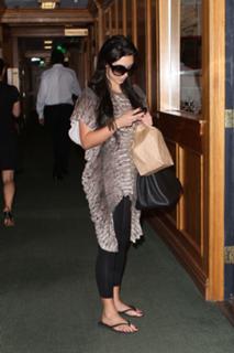 Kim Kardashian feet photo thumbnail