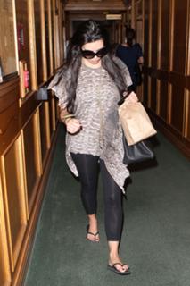 Kim Kardashian feet photo thumbnail